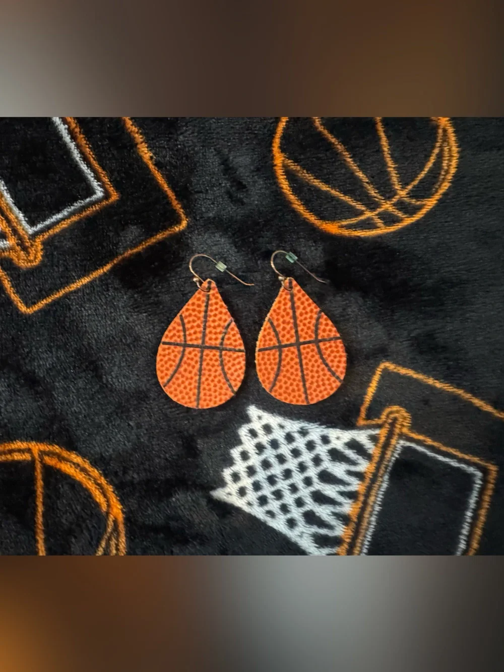 Basketball earrings, blankets & wooden home decor